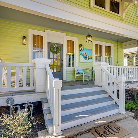 Walk To Galveston Beach Texas Home With Fenced Yard Exterior photo